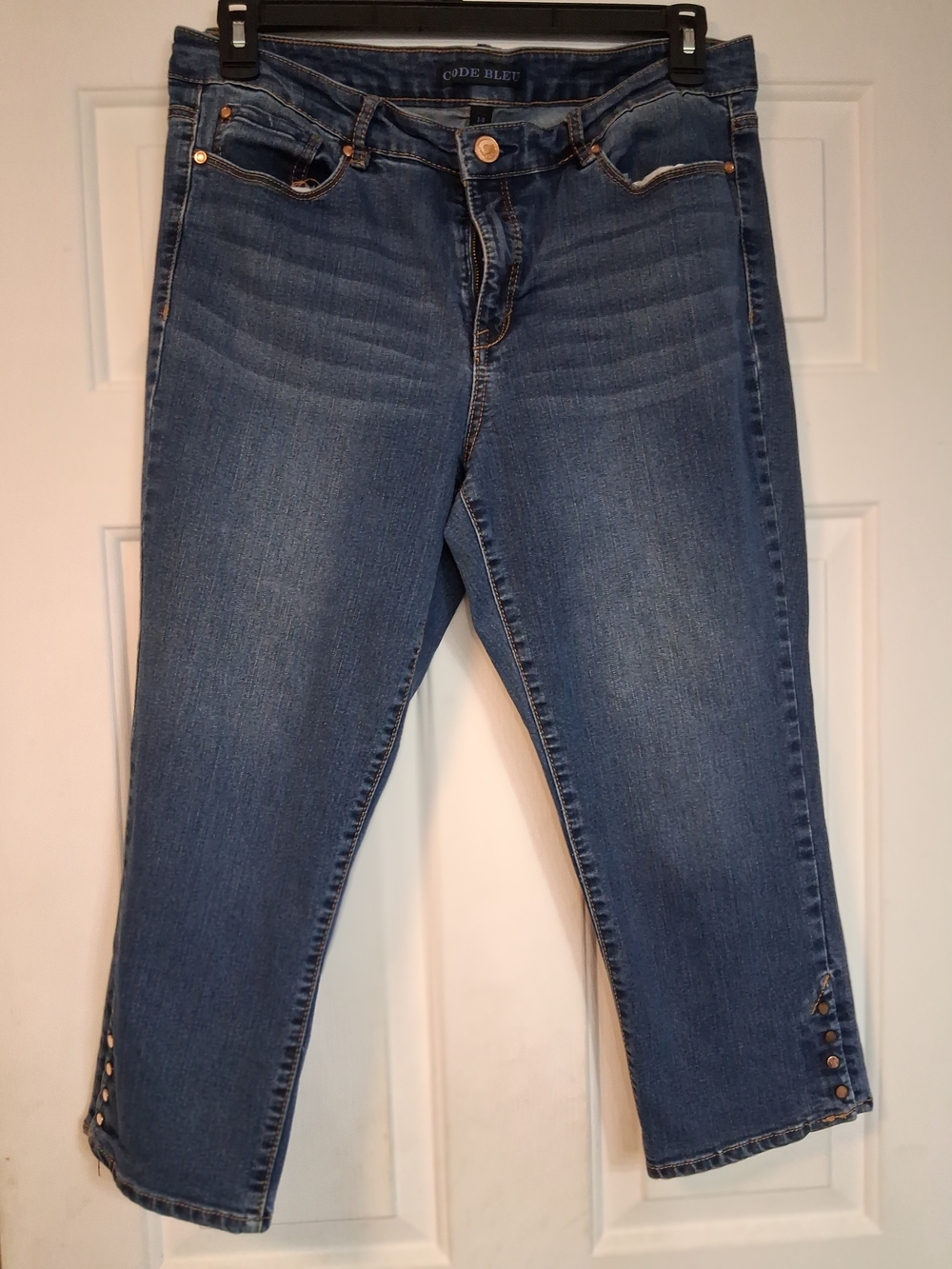 Code Bleu Blue Jean Denim Ankle Button-Hem Capris